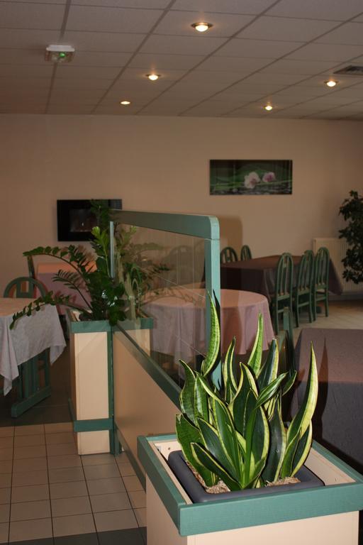 Hotel Vallee Bleue Montalieu-Vercieu Exterior foto